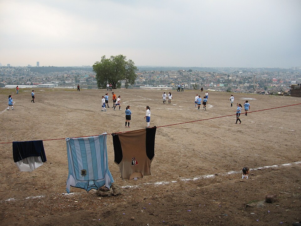 Tiro de esquina en estadio argentino